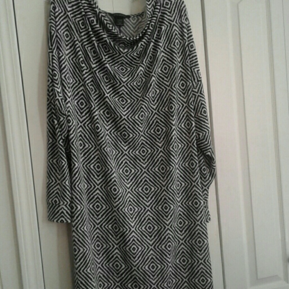 Dress - Picture 1 of 4